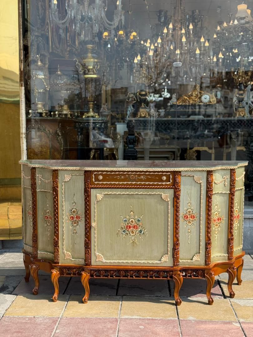 کنسول ۸ پایه چوب روس | صنایع چوب رادین | محصول لوکس و ماندگار کیمیا کالکشن | کد 117 کنسول ۸ پایه چوب روس کد 117 صنایع چوب رادین، محصولی هنری از کیمیا کالکشن با طراحی کلاسیک و پایههای مستحکم، ساخته شده از چوب روس مرغوب و پرداخت مقاوم، انتخابی خاص برای دکوراسیون لوکس.