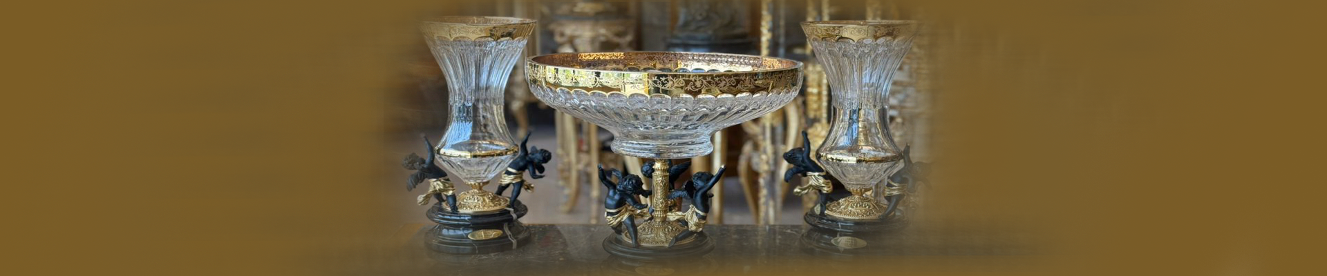 ظروف دکوری کریستال برنز لوکس با طراحی هنری و پایه‌های برنزی زیبا، مناسب برای دکوراسیون داخلی مدرن و کلاسیک در فروشگاه کیمیا کالکشن